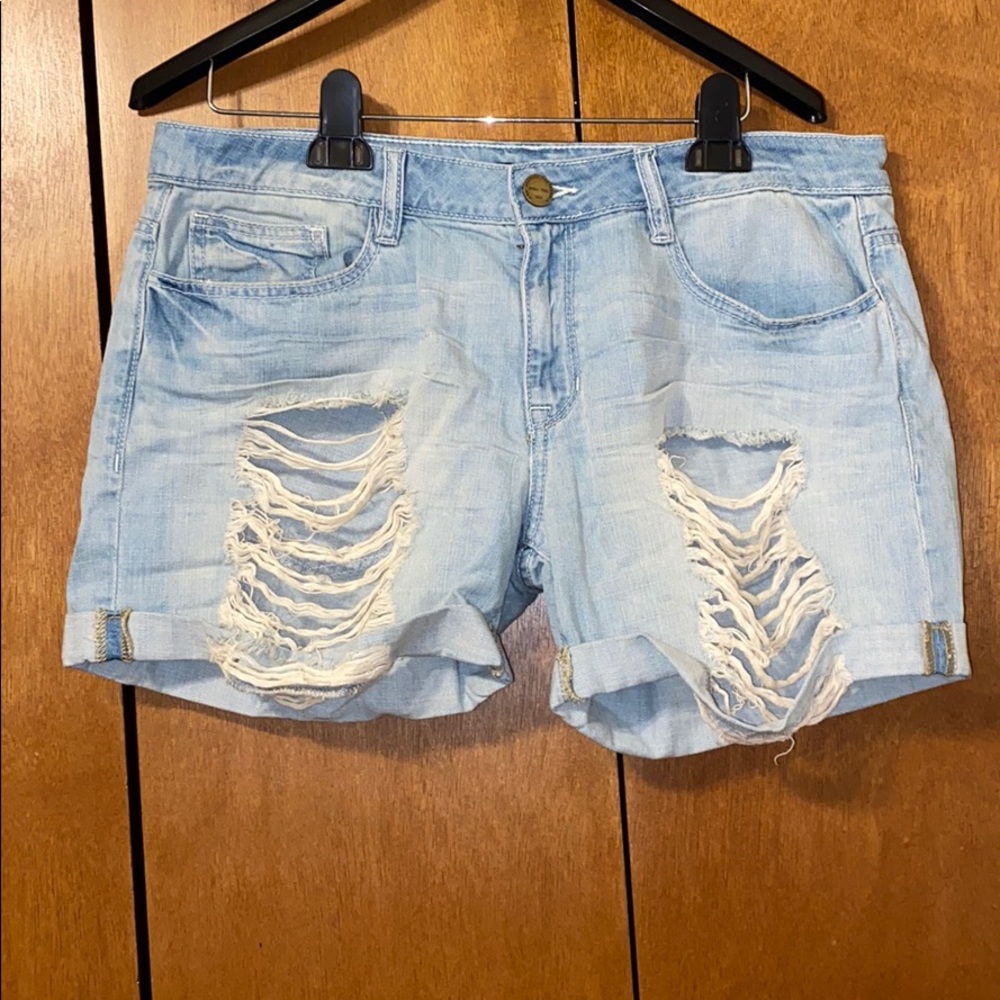 Forever 21 distressed denim shorts NWT